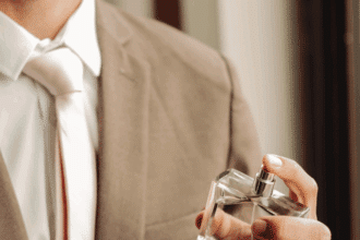 Como Tirar Cheiro de Perfume da Roupa